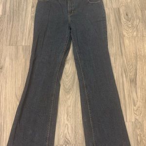 Misses Levi signature jeans in 14 Long, dark denim wash.